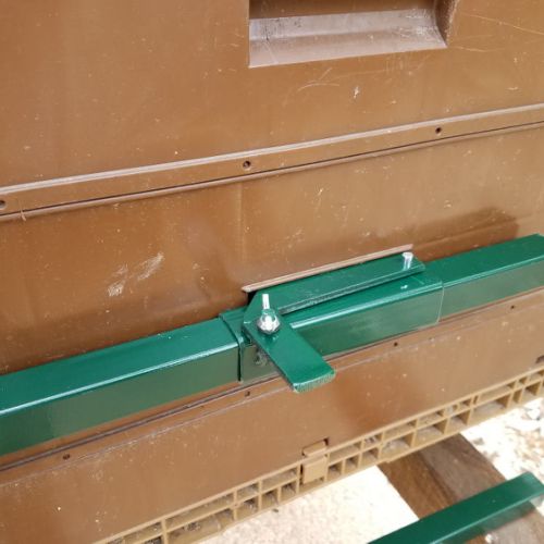 Prise papillon sur ruche Dadant